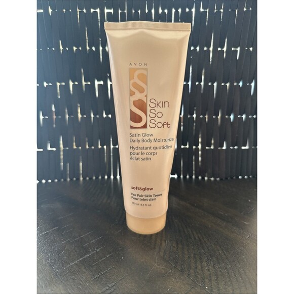Avon Skin So Softy Satin Glow Daily Body Moisturizer Fair Skin Tone 250ml SEALED - Picture 1 of 8